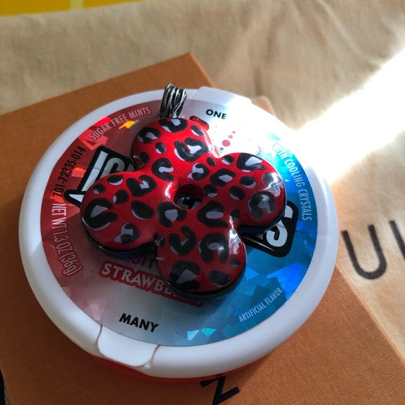 Authentic Louis Vuitton Leopard necklace ornaments - Picture 5 of 7